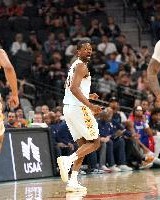 篮筐加盖！马刺全队半场45投34分 其中巴恩斯7中1 卡斯尔7中0